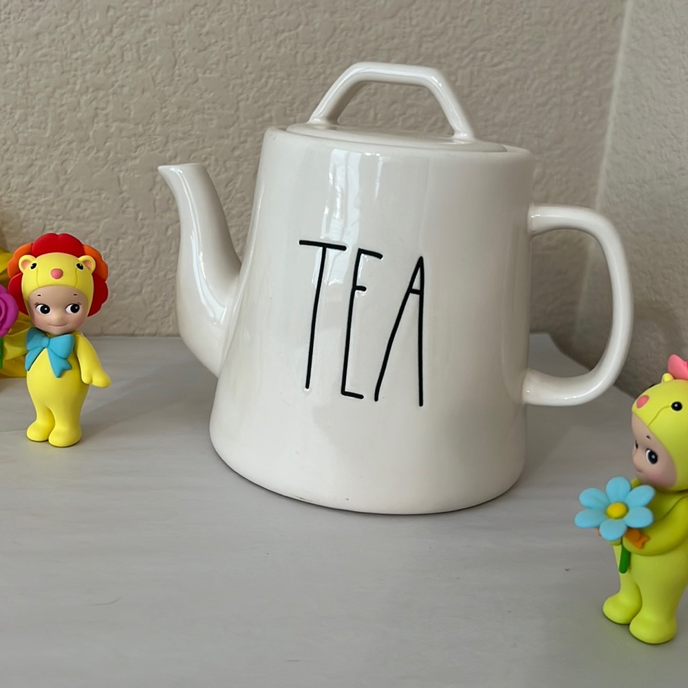 Rae dunn cute tea pot